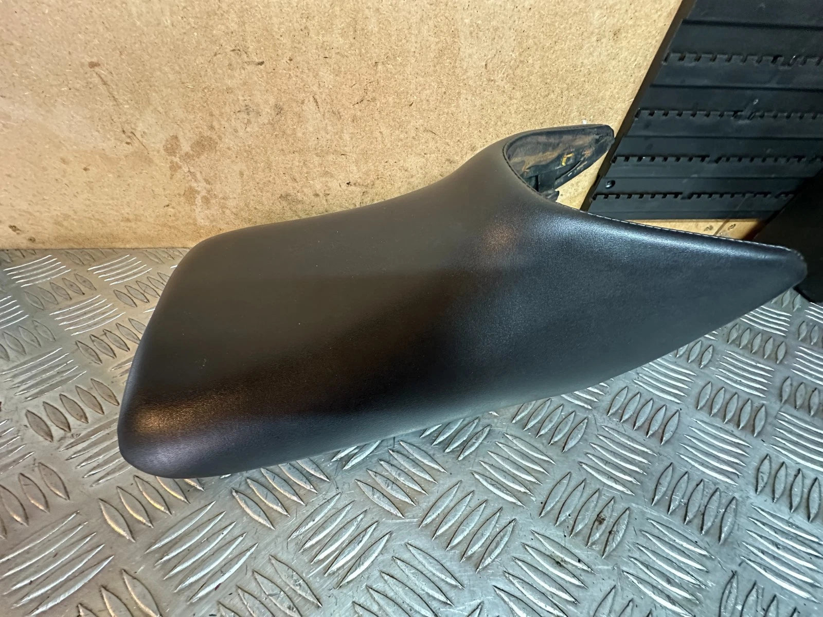 Honda CBR125R Riders Seat Complete In Excellent Condition 2005 CBR 125